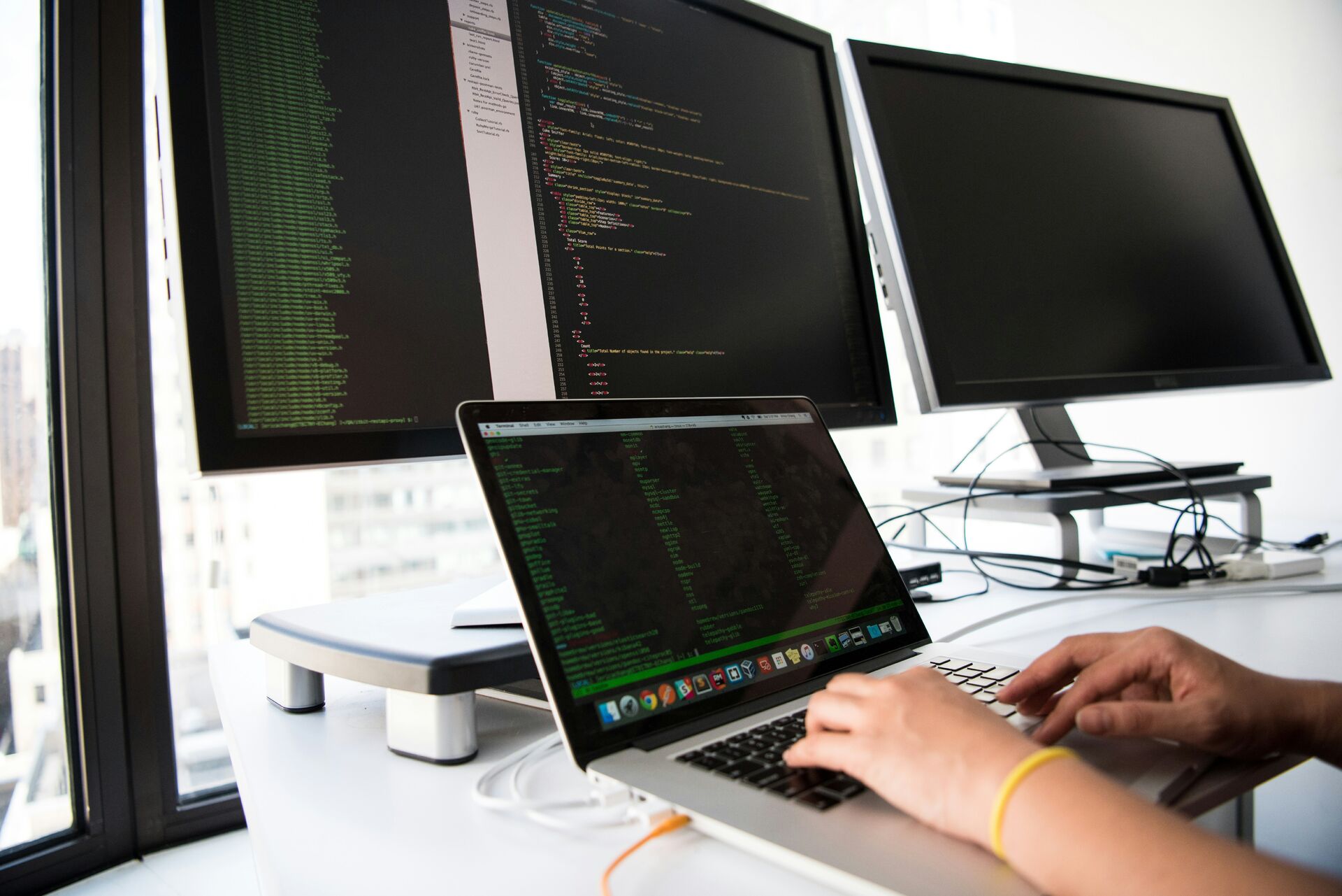 christina-wocintechchat-com-6Dv3pe-JnSg-unsplash.jp
