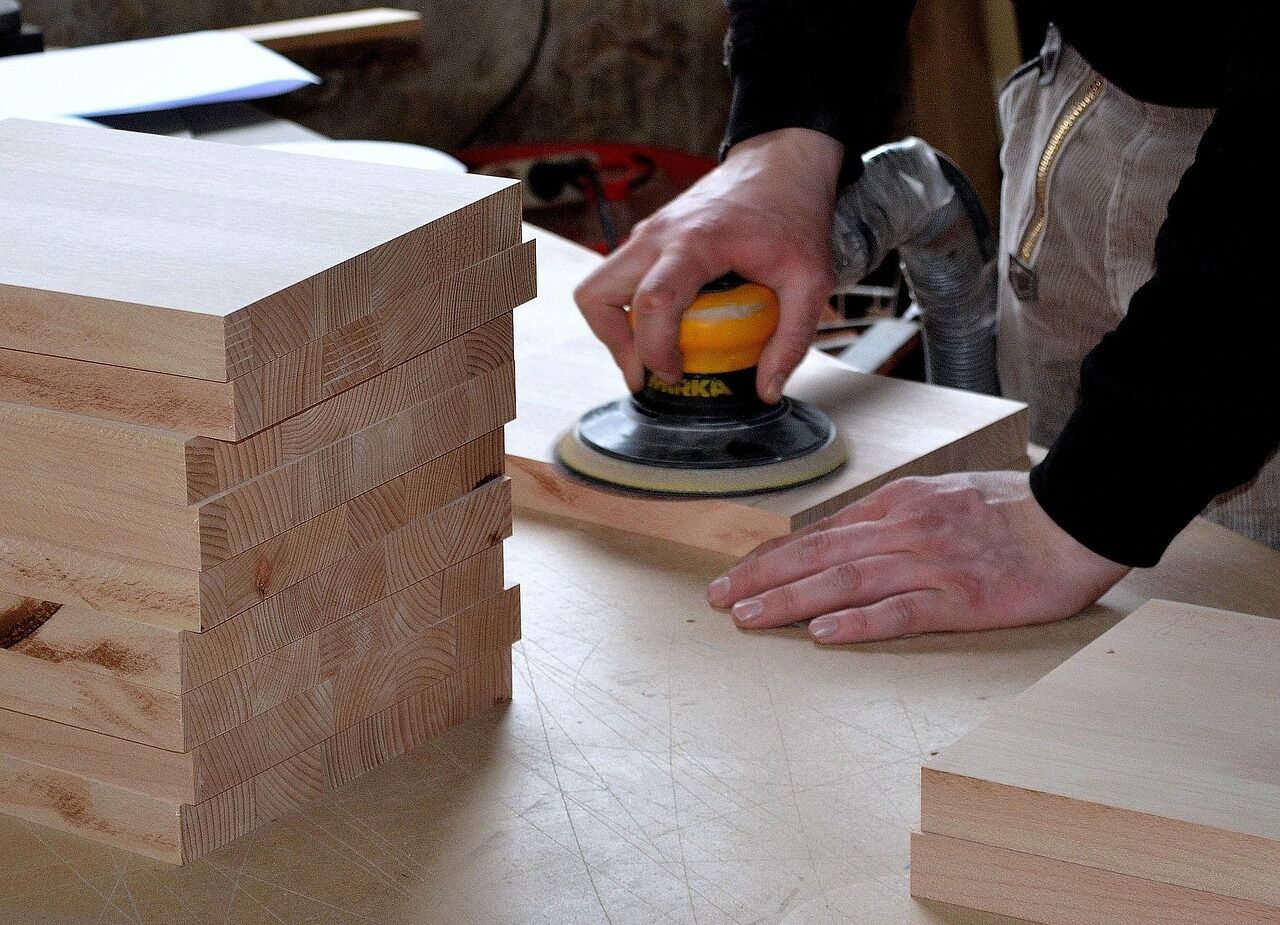 carpenter-3276186_1280.jp