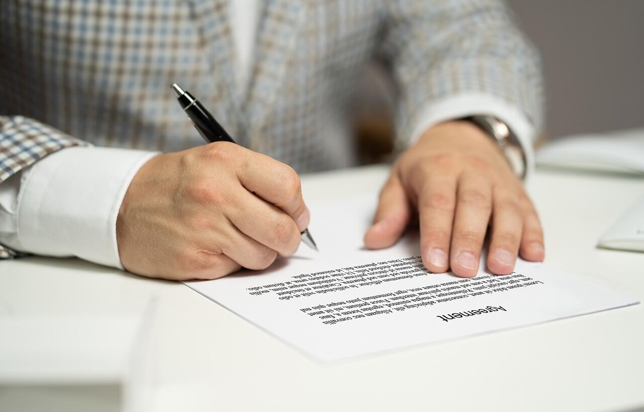 contract-6951993_1280.jp